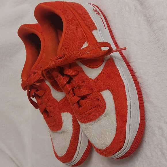 2023 Valentines Nike Air Force 1 youth size 3 - Picture 3 of 7